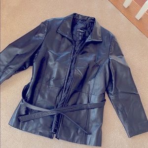 🖤 women’s large tie waist leather jacket!🖤